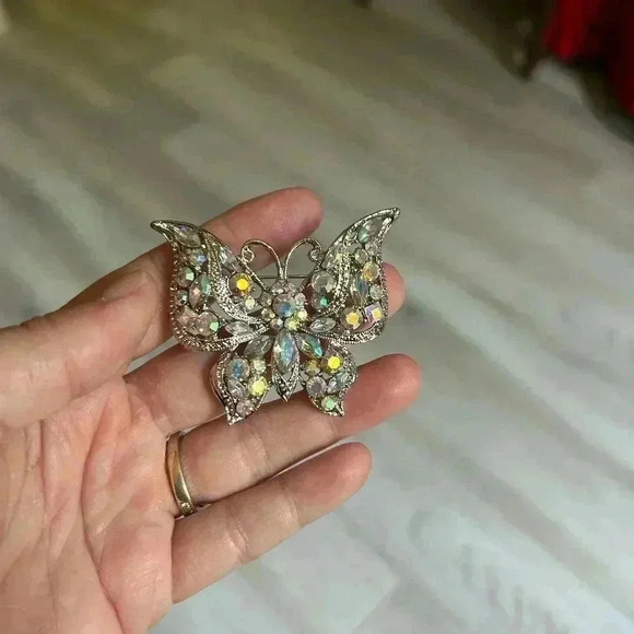 4/$100 Silver AB  crystal Filigree silver BUTTERFLY animal brooch - Picture 1 of 7